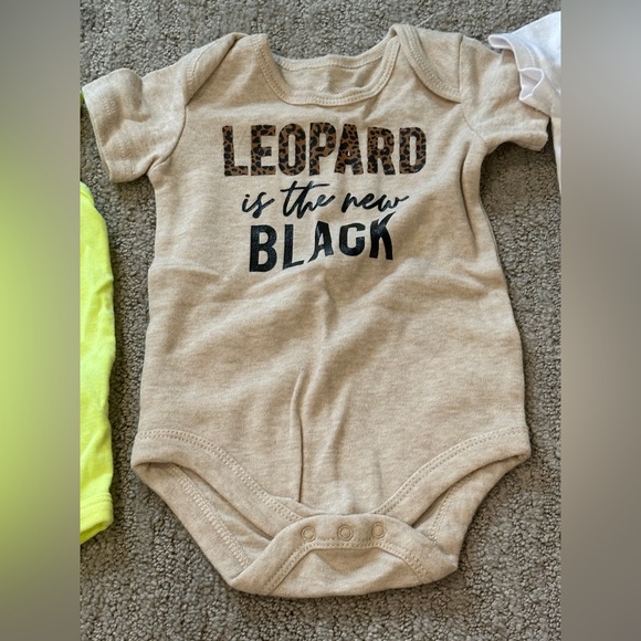 Baby girl warm weather lot 6-9 months - Picture 5 of 7